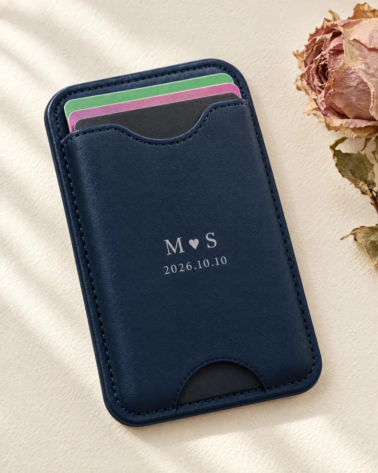 마그넷 카드포켓 — 앞면 가운데 레이저 각인 예시 — M ♥ S 2026.10.10